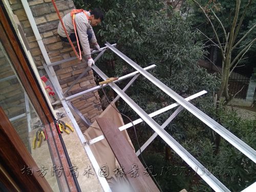 湖南碳化防腐木厂之别墅钢木混合结构阳台技术